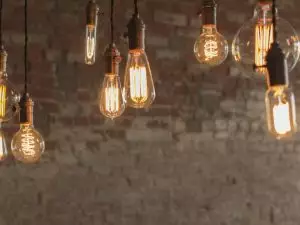 الضوء بين ابن الهيثم ونيوتن